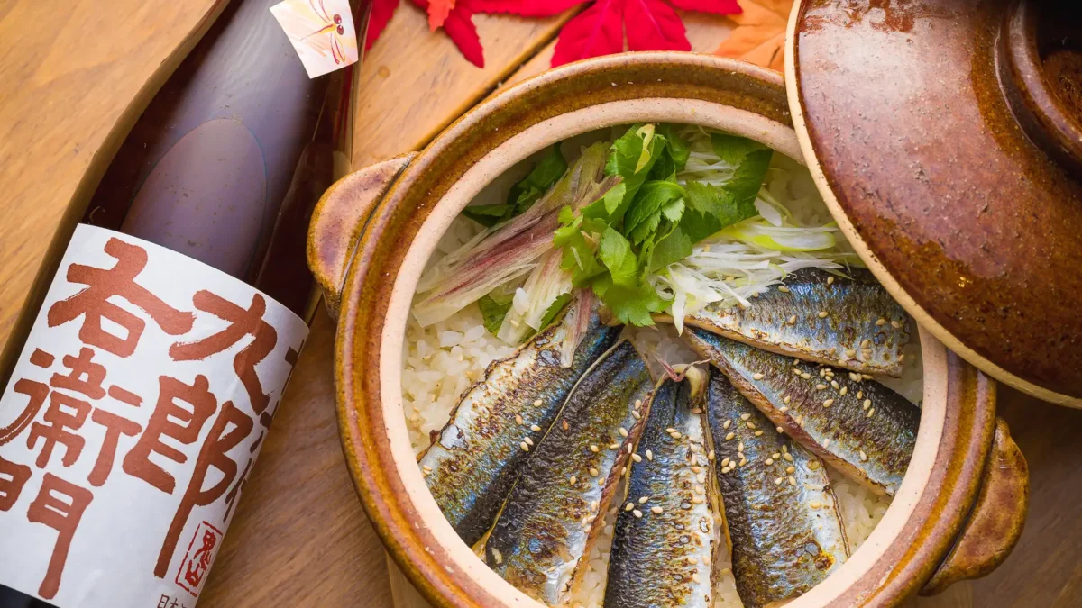 秋の風物詩“秋刀魚”を土鍋で贅沢に。名物の土鍋ご飯に焼き秋刀魚が期間限定で登場！【こめの家 目黒店】